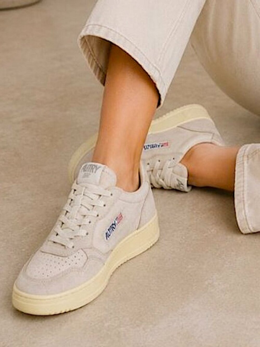 Autry Medalist Low-Top Leather Sneakers Italy Womens 38  NEW